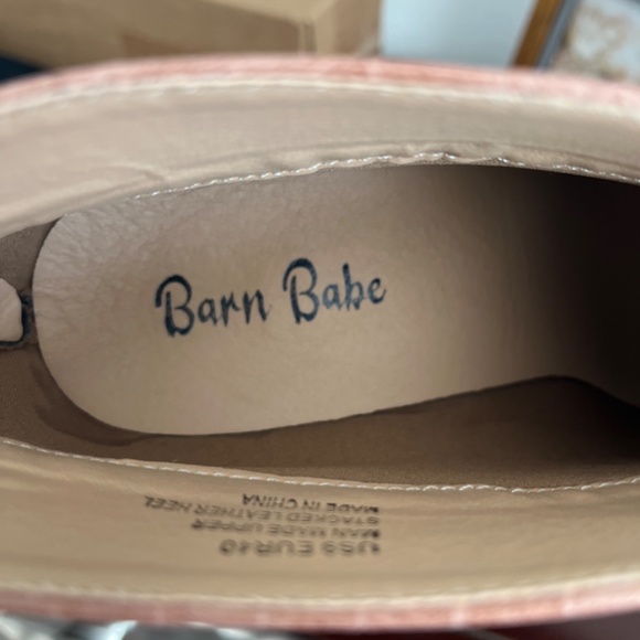 Women's Croc-Embossed Ankle Booties - Pink - Picture 2 of 5